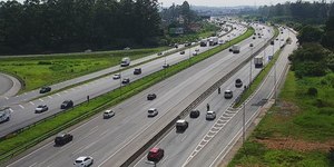 Rodovia Ayrton Senna é totalmente bloqueada em São Paulo
