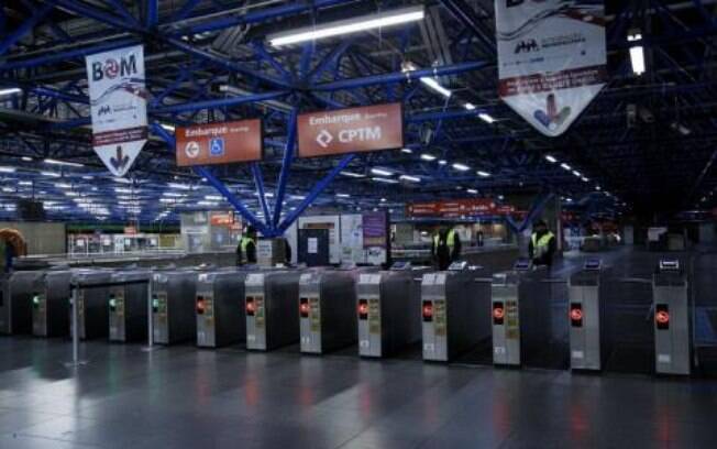 Estação Barra Funda, do Metrô de São Paulo, paralisada por causa da greve geral desta sexta-feira (28)