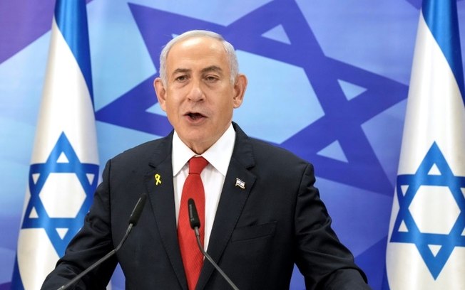 O primeiro-ministro israelense Benjamin Netanyahu fala durante coletiva de imprensa em Jerusalém, em 9 de dezembro de 2024