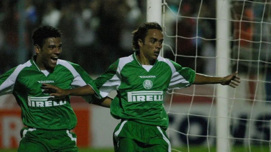 Contestado no Palmeiras, Lúcio somou apenas 11 jogos no São Paulo Contestado no Palmeiras, Lúcio somou apenas 11 jogos no São Paulo