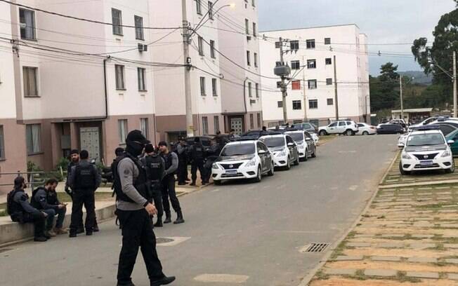 Polícia encontra cemitério clandestino da milícia de Queimados