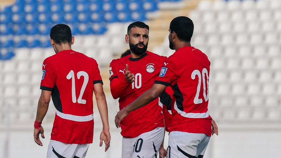 Salah celebra gol pelo Egito