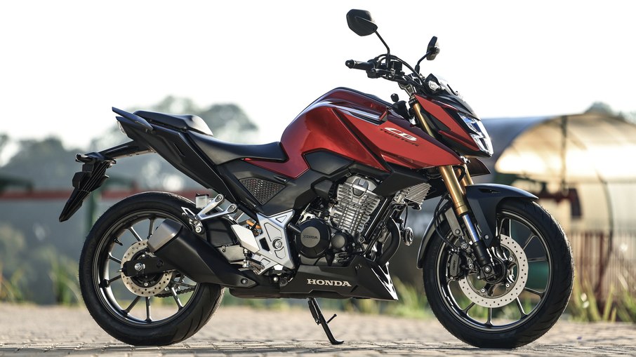 Twister 2027 ganha suspensão dianteira invertida Showa SFF-BP de 38 mm e mesas em alumínio forjado. Twister 2027 ganha suspensão dianteira invertida Showa SFF-BP de 38 mm e mesas em alumínio forjado.