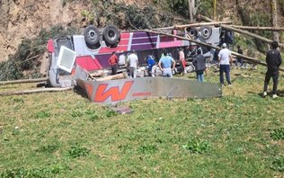 Acidente de ônibus deixa ao menos 18 mortos no Peru