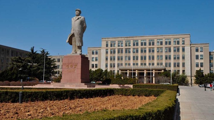 Universidade%20da%20China%20expulsa%20aluna%20por%20namorar%20estrangeiro