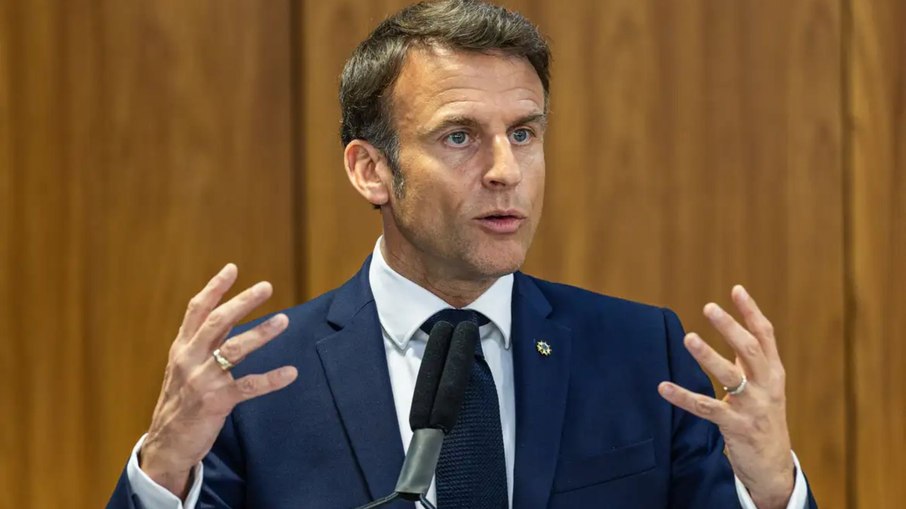 Emmanuel Macron tem mandato como presidente da França até 2027,