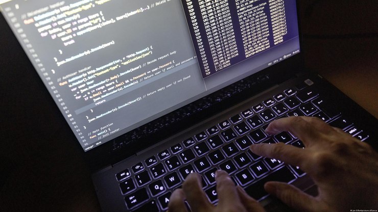 Berlim diz não à chantagem, e hackers vazam milhões de documentos