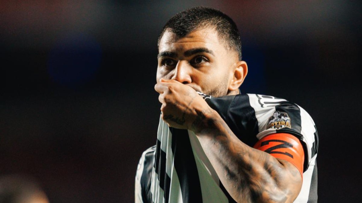 Gabigol marcou os dois gols da vitória no San-São Gabigol marcou os dois gols da vitória no San-São
