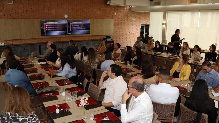 O objetivo do encontro foi discutir a nova realidade do trabalho e os impactos da terceirização e do emprego temporário nas empresas brasileiras O objetivo do encontro foi discutir a nova realidade do trabalho e os impactos da terceirização e do emprego temporário nas empresas brasileiras