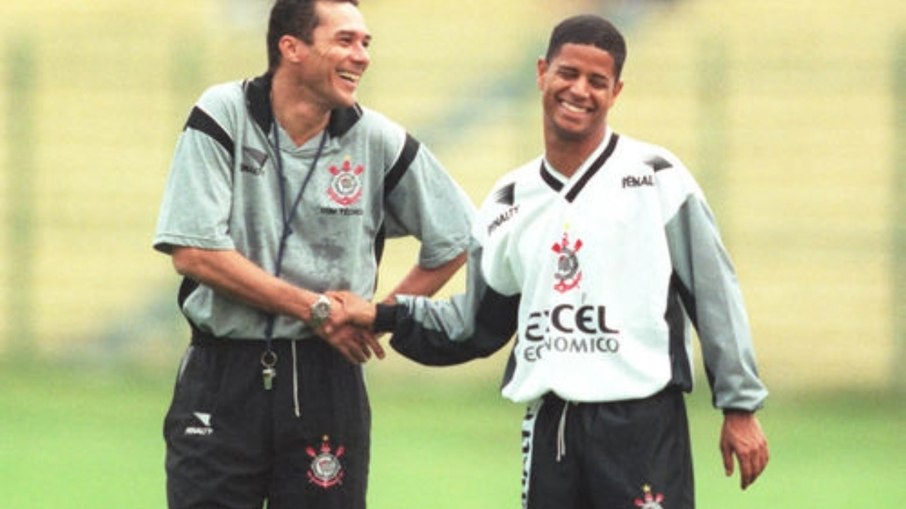 Marcelinho e Luxemburgo foram campeões no Corinthians