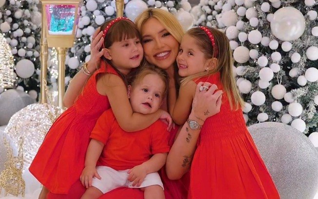 Virginia compartilhou registros da luxuosa decoração de Natal