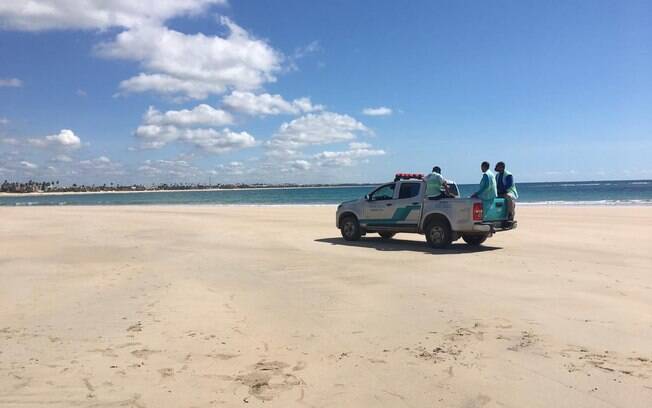 Agentes fazem monitoramento de praias