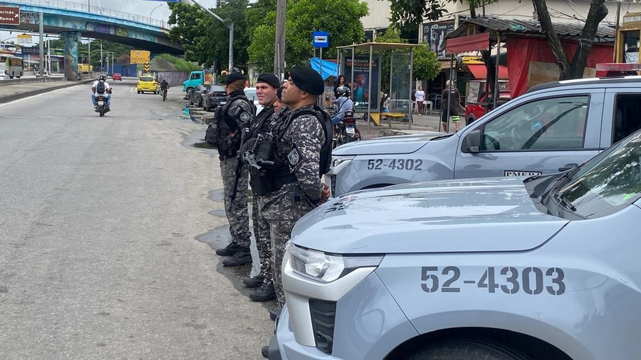 Entorno das vias expressas que dão acesso às comunidades foi reforçado pelo policiamento.