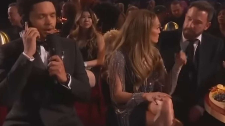 Momento tenso entre o casal durante a premiação intrigou os espectadores