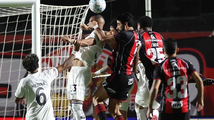 Sem%20poder%20de%20rea%C3%A7%C3%A3o%2C%20Botafogo%20%C3%A9%20derrotado%20pelo%20Vit%C3%B3ria