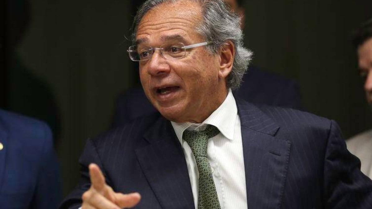 Mesmo após dizer não ter verba, Guedes defende Auxílio Brasil de R$ 600 para 2023