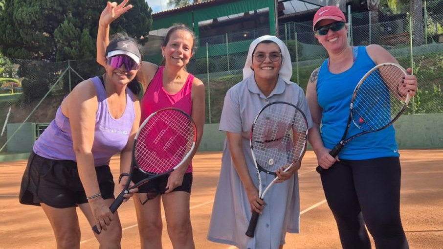 Irmã Luciana durante treino em academia