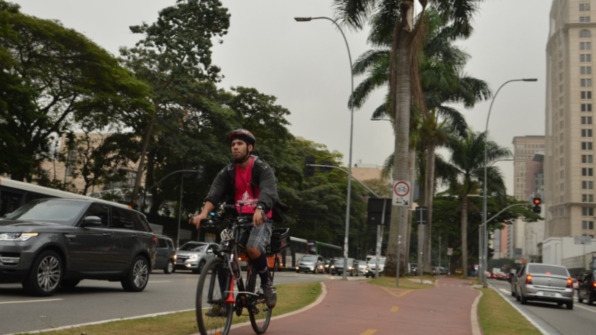 Ciclovia na Avenida Brigadeiro Faria Lima, região oeste de São Paulo