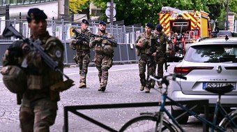 Homem invade consulado do Irã em Paris e ameaça se explodir