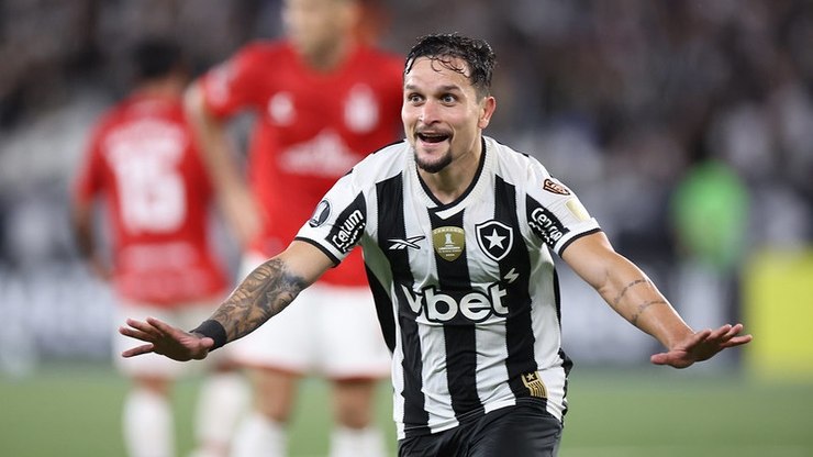 Artur%20decide%20com%20gola%C3%A7o%2C%20e%20Botafogo%20bate%20o%20Estudiantes%20