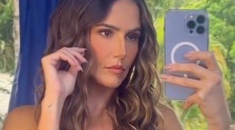 Deborah Secco curte dia de sol com biquíni minúsculo na praia