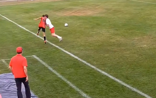 Defensor do Cobblers socou um adversário do Bobcats com socos e chutes