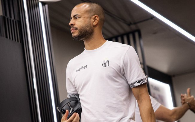 Mayke atuou em apenas 20 jogos com a camisa do Santos Mayke atuou em apenas 20 jogos com a camisa do Santos