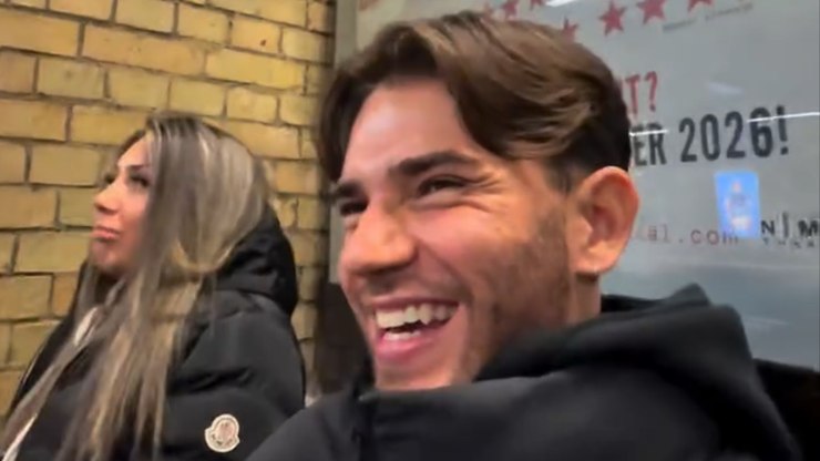 Após achar pai, jovem conhece irmãos pela primeira vez