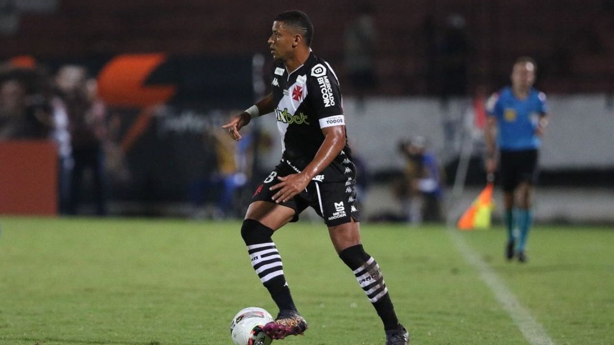 Zé Vitor tem contrato com o Vasco até abril de 2023 Zé Vitor tem contrato com o Vasco até abril de 2023