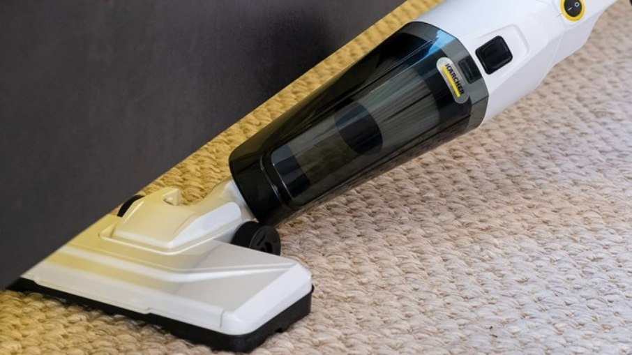 Aspirador de pó vertical Kärcher está em oferta na Amazon