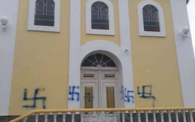 Inscrição nazista foi pichada em igreja em Nova Friburgo