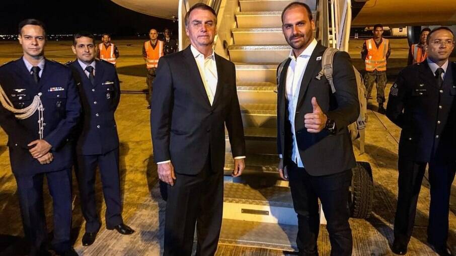 Bolsonaro já levou seus filhos a 11 países diferentes em viagens internacionais