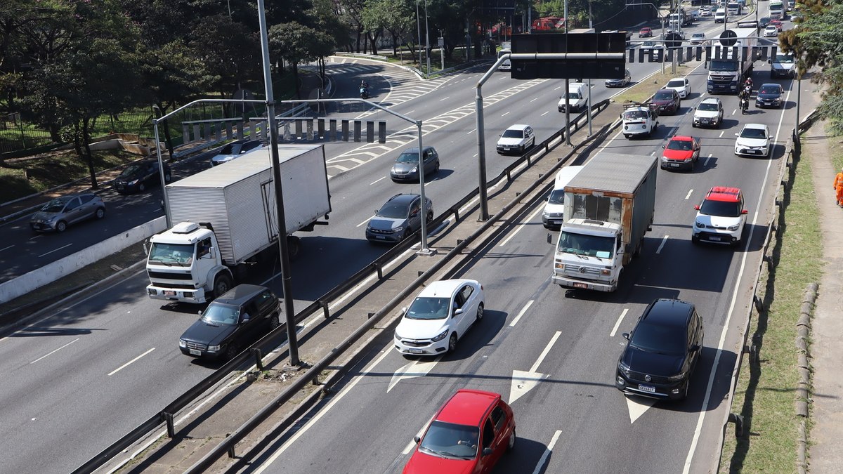 Pagamento deve ser realizado até o fim de agosto para evitar multa, pontos na CNH e até a remoção do veículo ao pátio Pagamento deve ser realizado até o fim de agosto para evitar multa, pontos na CNH e até a remoção do veículo ao pátio