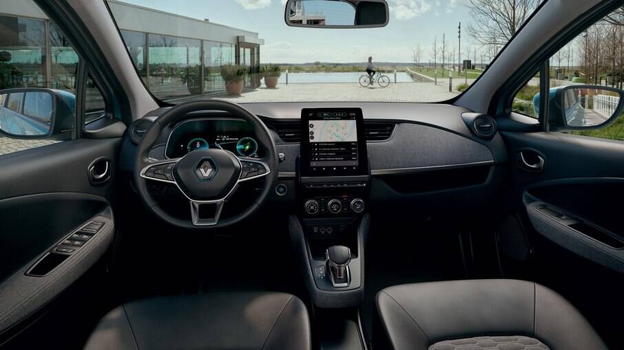 Renault Zoe: interior mais espaçoso que o do 500e tem acabamento de bom gosto, mas de aspecto um pouco mais simples