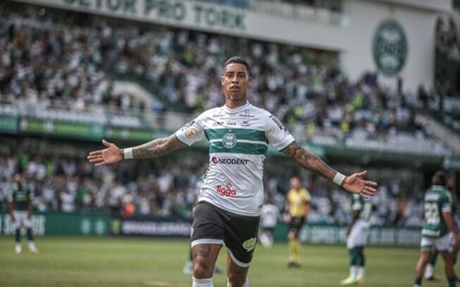 Diante do Santos, Coritiba busca marca expressiva na temporada