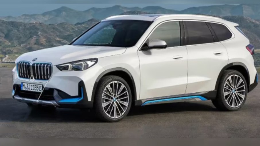 BMW iX1: uma das imagens que acabaram vazando na internet mostra o visual do novo elétrico da marca