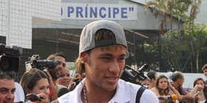 Ex-lateral da Seleção detona possível ida de Neymar ao Santos