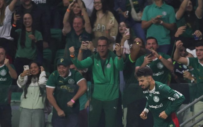 Flaco López comemora o gol marcado na partida contra o Cerro Porteño