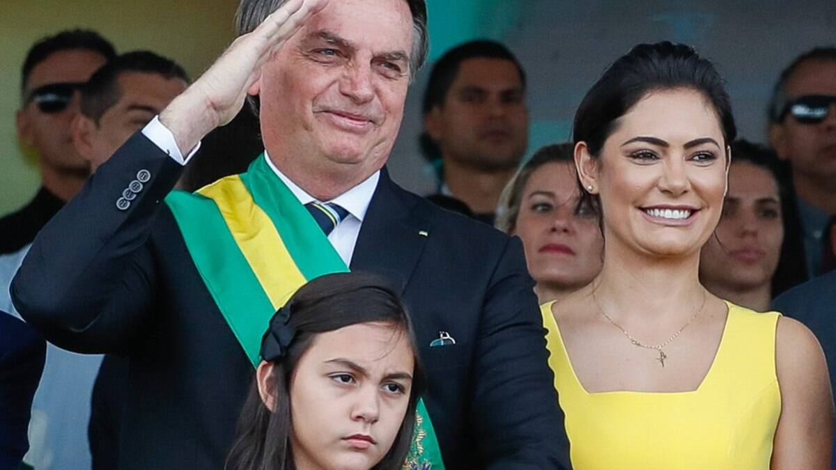 Bolsonaro destaca a filha caçula: de 'fraquejada' a 'mais importante' -  Politica - Estado de Minas