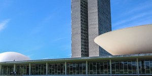 PEC do fim da escala 6x1 enfrenta semana decisiva na Câmara