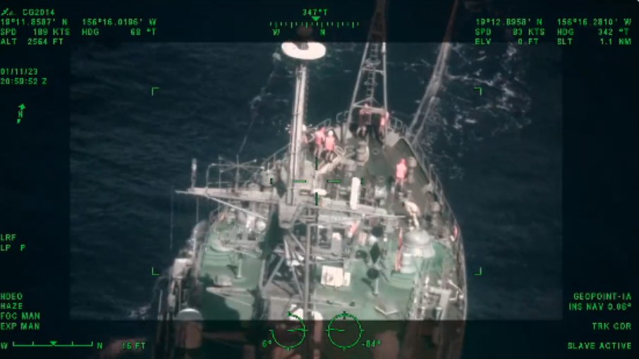 Guarda costeira dos EUA monitora navio russo
