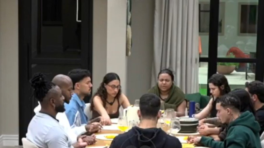 Participantes tomaram chamada enquanto rezavam