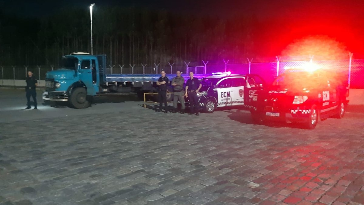 Agentes souberam da situação após uma denúncia feita ao número 153. Agentes souberam da situação após uma denúncia feita ao número 153.
