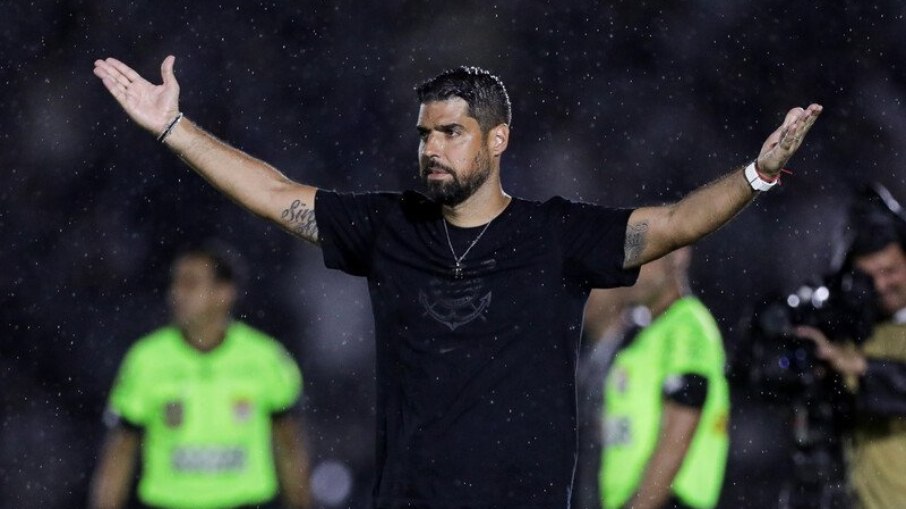 Antonio Oliveira chegou ao Corinthians após a demissão de Mano Menezes