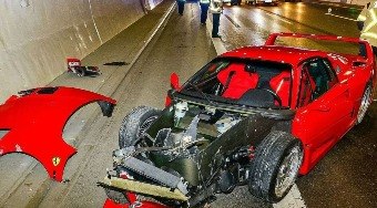 Vendedor bate Ferrari F40 e causa prejuízo astronômico