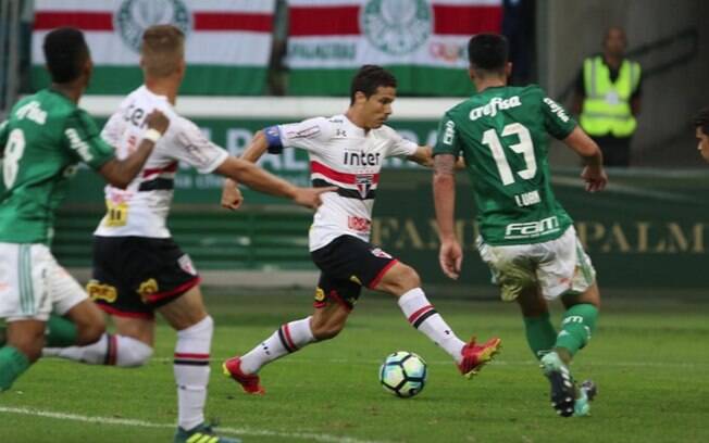 Lance de Palmeiras x São Paulo pela 22ª do Brasileirão