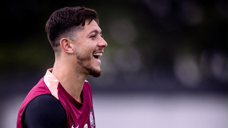 Marcou posição? Corinthians reage ao River e posta foto de Garro
