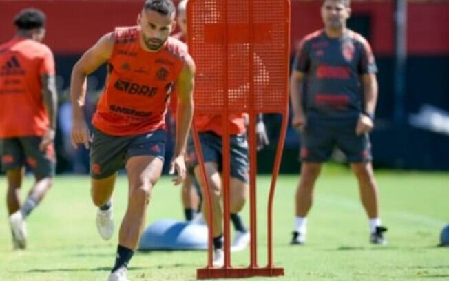 VÍDEO: Thiago Maia faz um golaço de primeira no treino do Flamengo