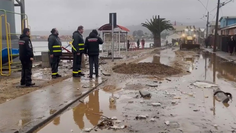 A tempestade começou na quarta-feira (15) e deve continuar, pelo menos, até este domingo (19), mantendo equipes de emergência em alerta A tempestade começou na quarta-feira (15) e deve continuar, pelo menos, até este domingo (19), mantendo equipes de emergência em alerta