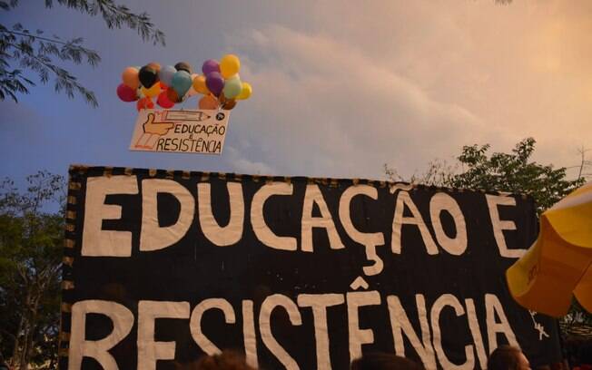 Concentração de manifestantes no Largo da Batata, zona oeste da capital paulista